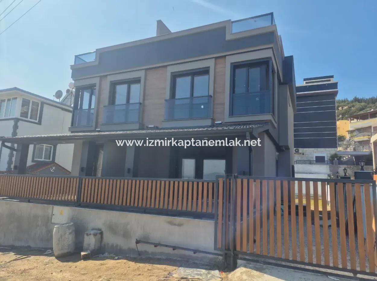 Duplex Cottage For Sale With 2 1 Garden In Izmir, Seferihisar, Doğanbey