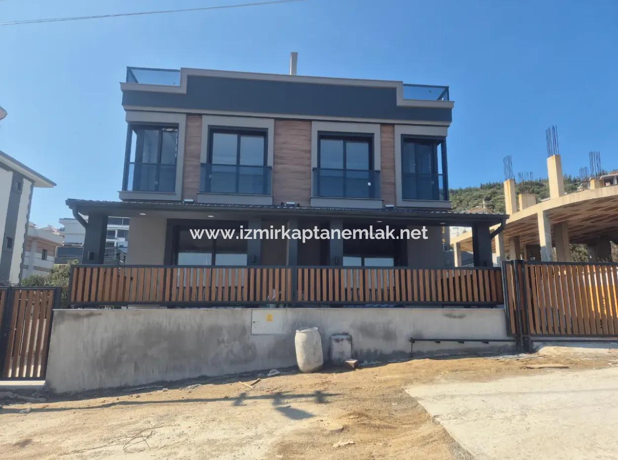 Duplex Cottage For Sale With 2 1 Garden In Izmir, Seferihisar, Doğanbey