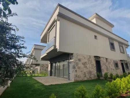 İzmir Seferihisar Çolakibrahim Mah.de 4+1 Satılık Villa