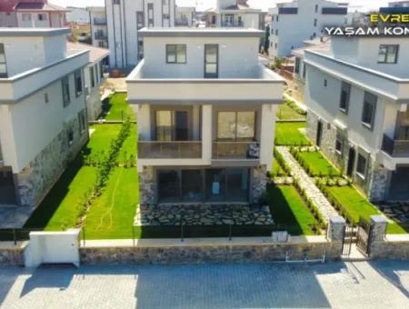 İzmir Seferihisar Çolakibrahim Mah.de 4+1 Satılık Villa